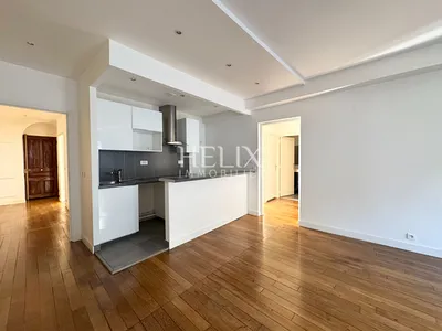 A louer bel appartement 4 pièces de 91,34 M2 avec un balcon de 6 M2 à deux pas de la place du marché, 5 minutes du RER.