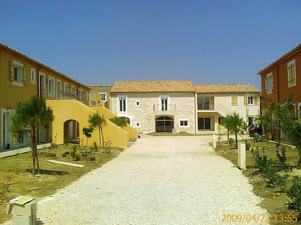 Remplacement gouttière aluminium avec sous-face sur villa à Orange intervention rapide et garantie décennale