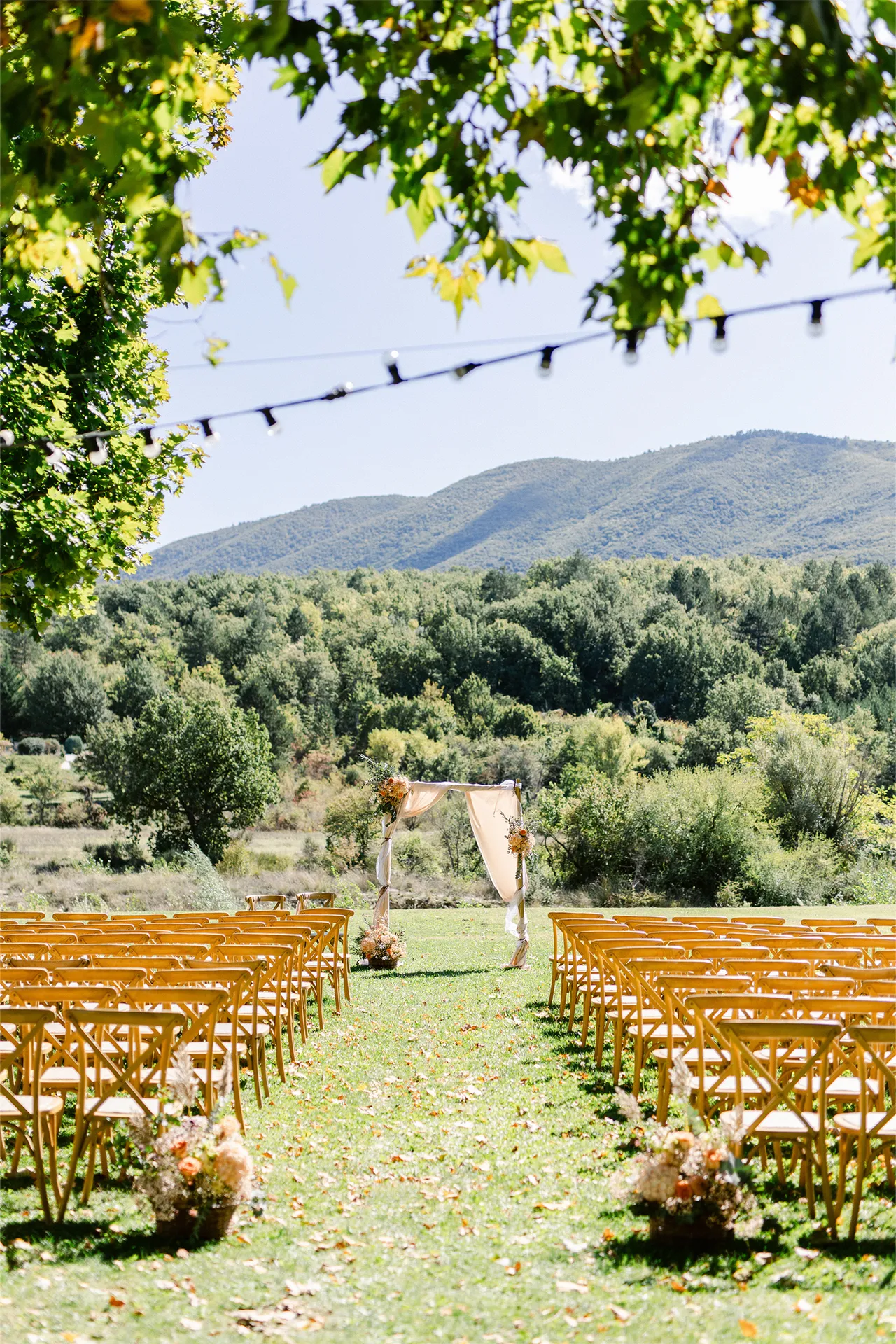 Mise en place de la décoration sur mesure de votre mariage, forfaits wedding planner à découvrir vers Salon de Provence et La Roque d’Anthéron