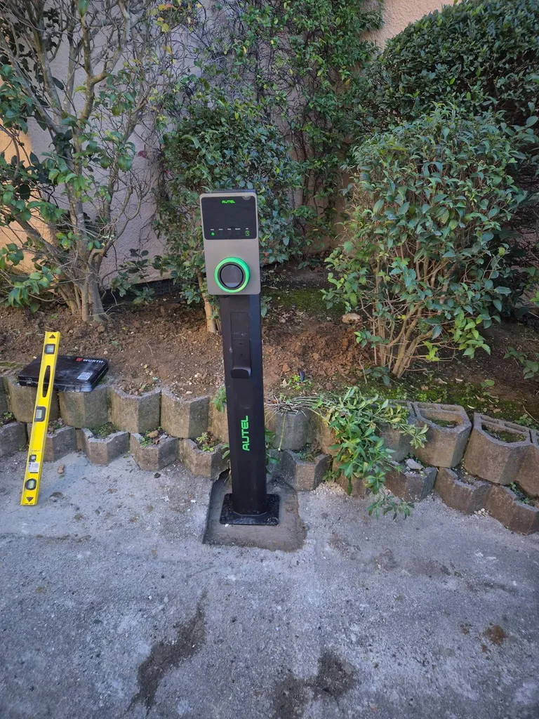 Installation d’une borne AUTEL Maxicharger Elite pour véhicule électrique dans une copropriété à Marseille 13008 avec aides financières