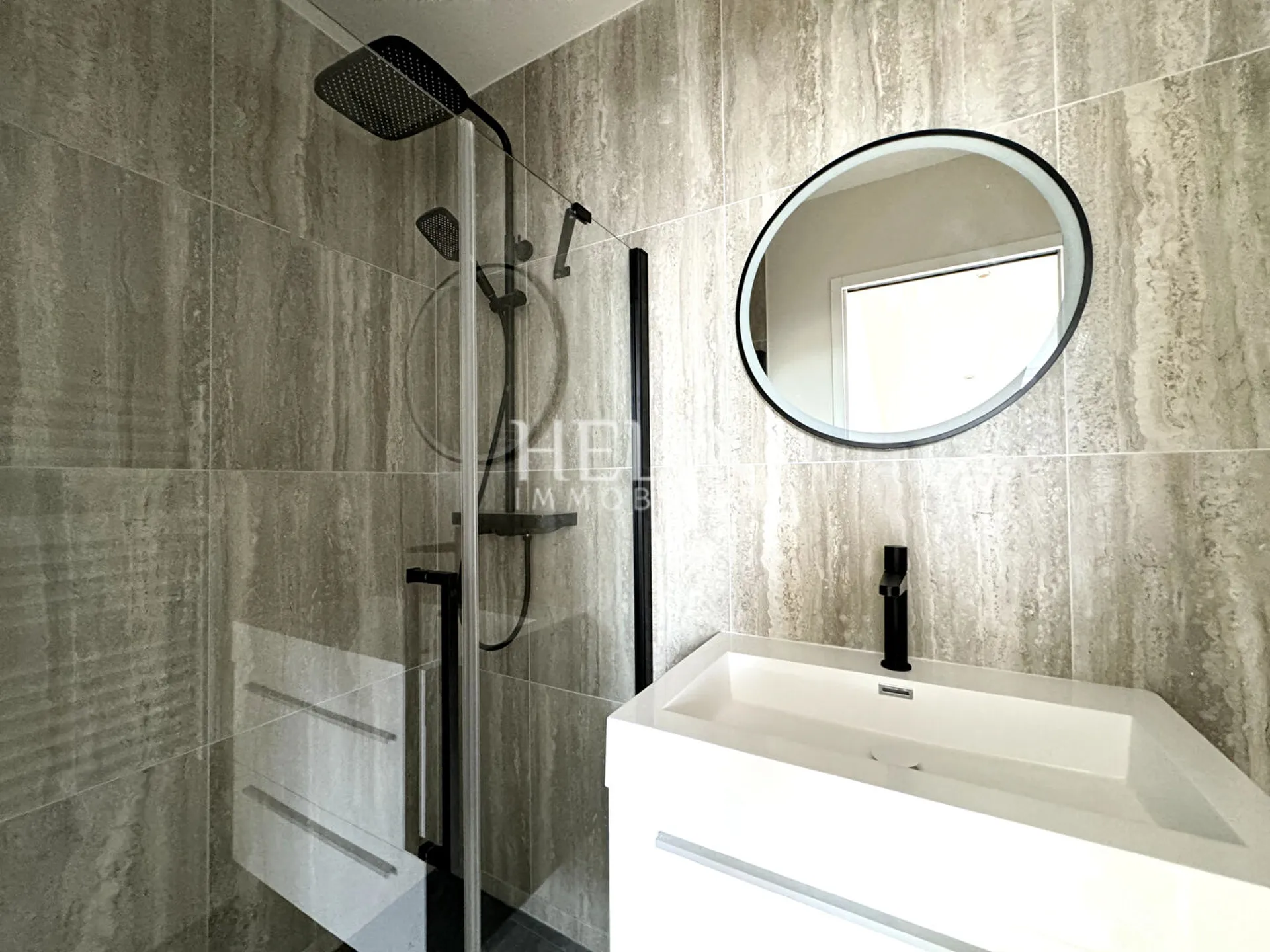 A vendre appartement 104,60 M2 à Saint-Germain-en-Laye , RER A 10 mn.