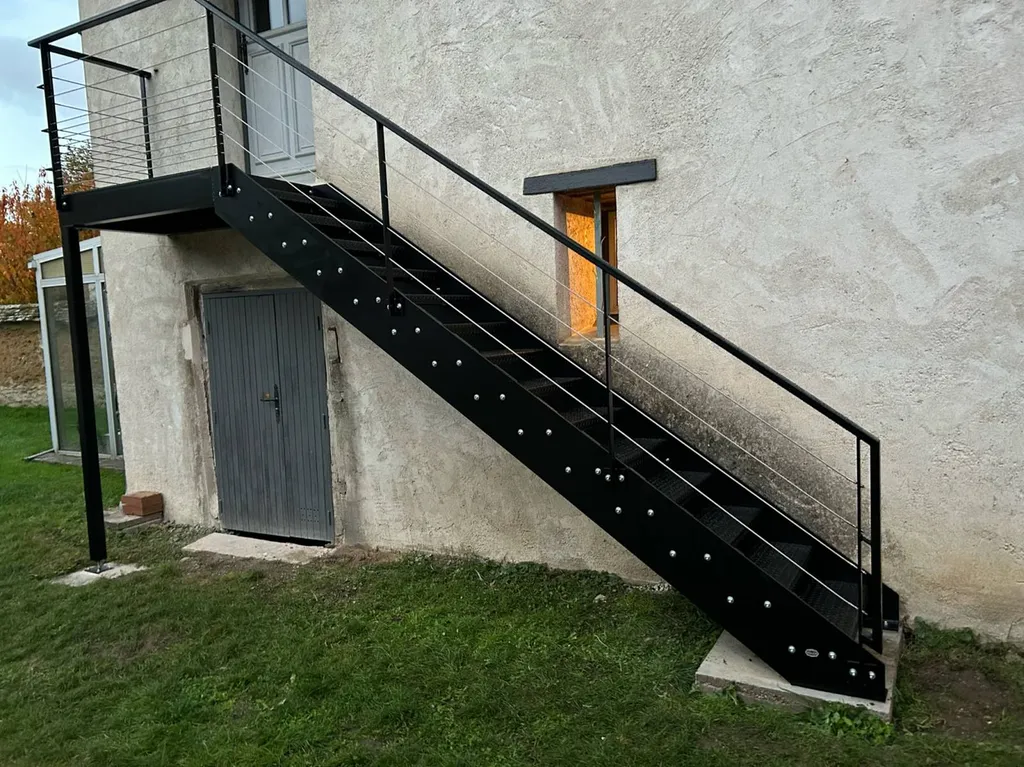 Escalier acier extérieur sur mesure à Évreux (27) – Fabrication et pose