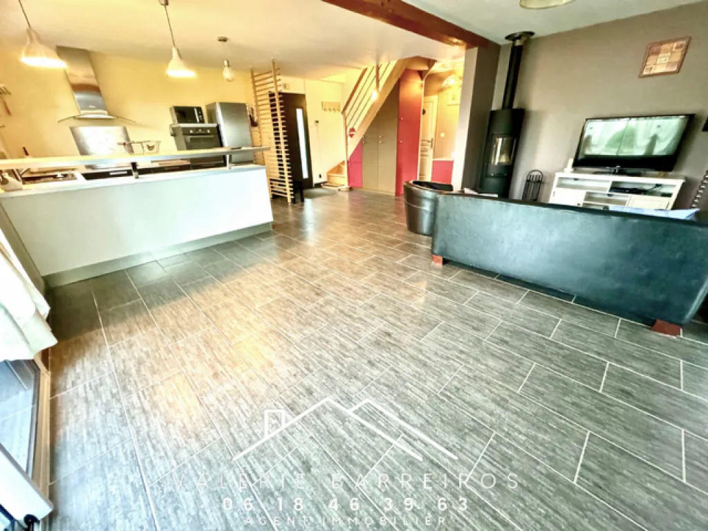 A vendre sur la commune de TOURVILLE LA CAMPAGNE 27370 maison de 125 m² habitable sur un terrain de 1685 m² .