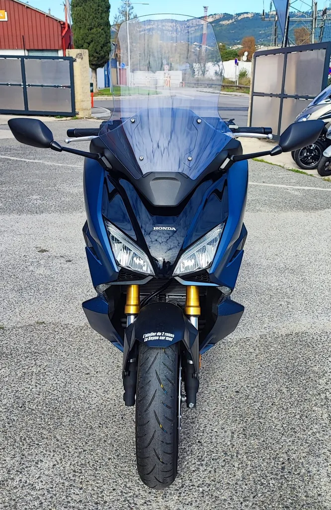HONDA FORZA 750 DU 05/2024 AVEC 510 KM.