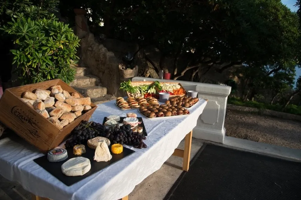 Organisation d'événement avec cocktail pour anniversaire sur la Corniche à Marseille
