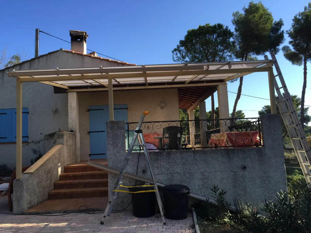 FABRICATION ET POSE PERGOLA REALISEE SUR MESURE DANS LES BDR