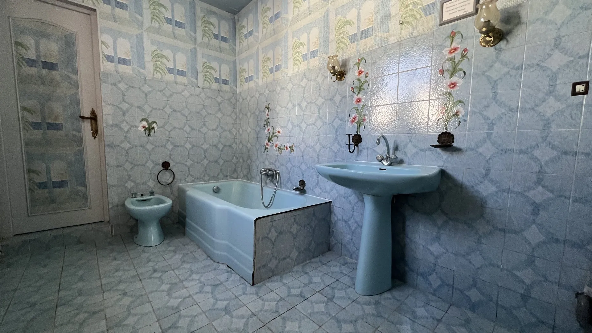 A vendre Maison de maître 265m² avec 7 chambres, parquet ancien, dépendance et garage double, terrain clos 980m², fort potentiel rénovation au cœur du Tréport 76470.