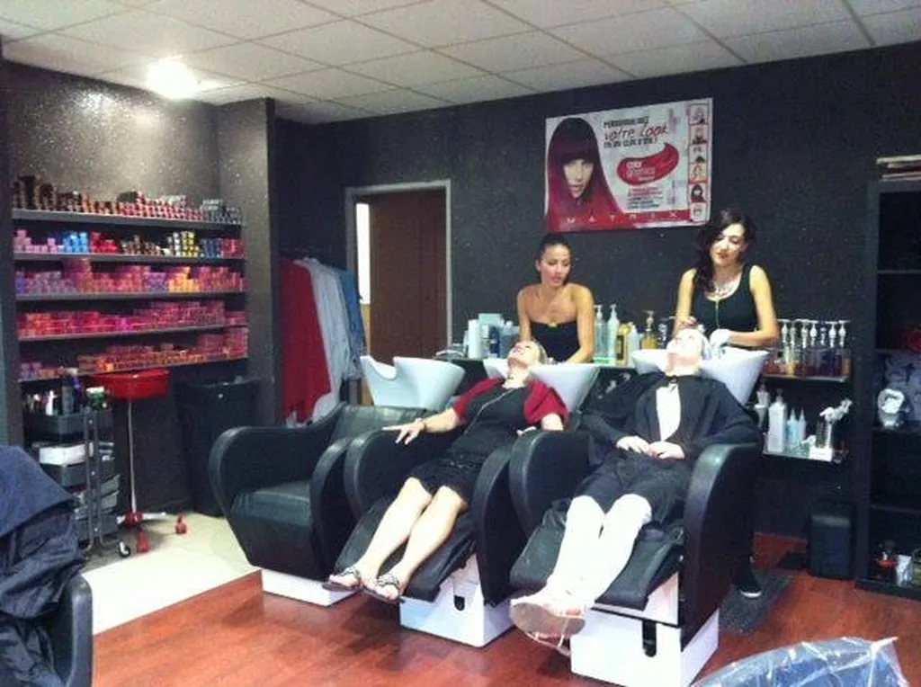 PEINTURE SHINE NOIRE TERRE DU MONDE-SALON COIFFURE ANGELA LESS VAR