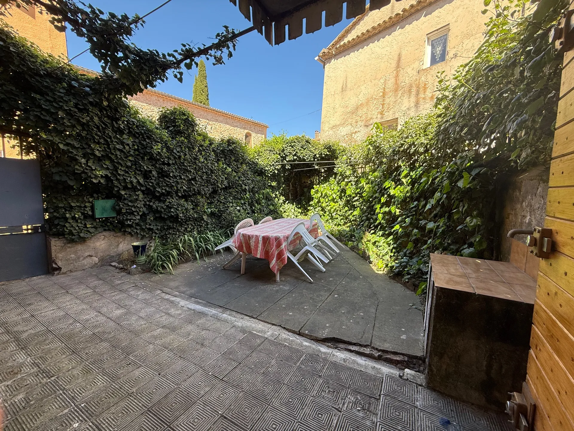 Maison 8 pièces 165 m² · à Sainte-Anastasie-sur-Issole · 165 m² · 320 000 €