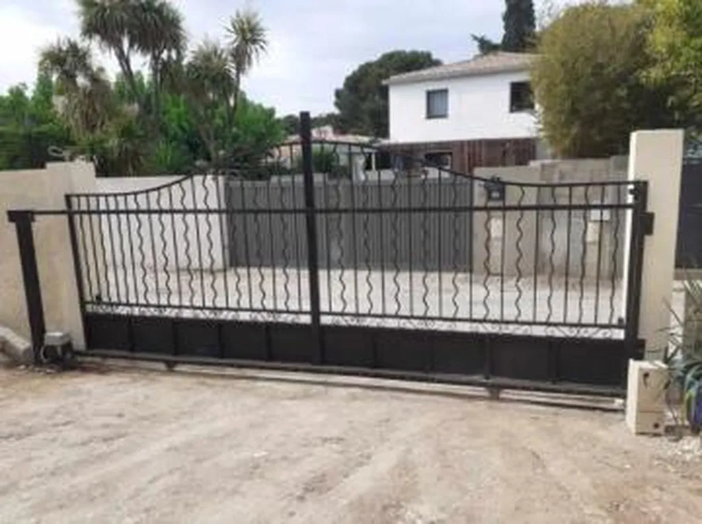 PORTAIL FER FORGE FABRIQUE SUR MESURE AVEC POSE MARTIGUES 13