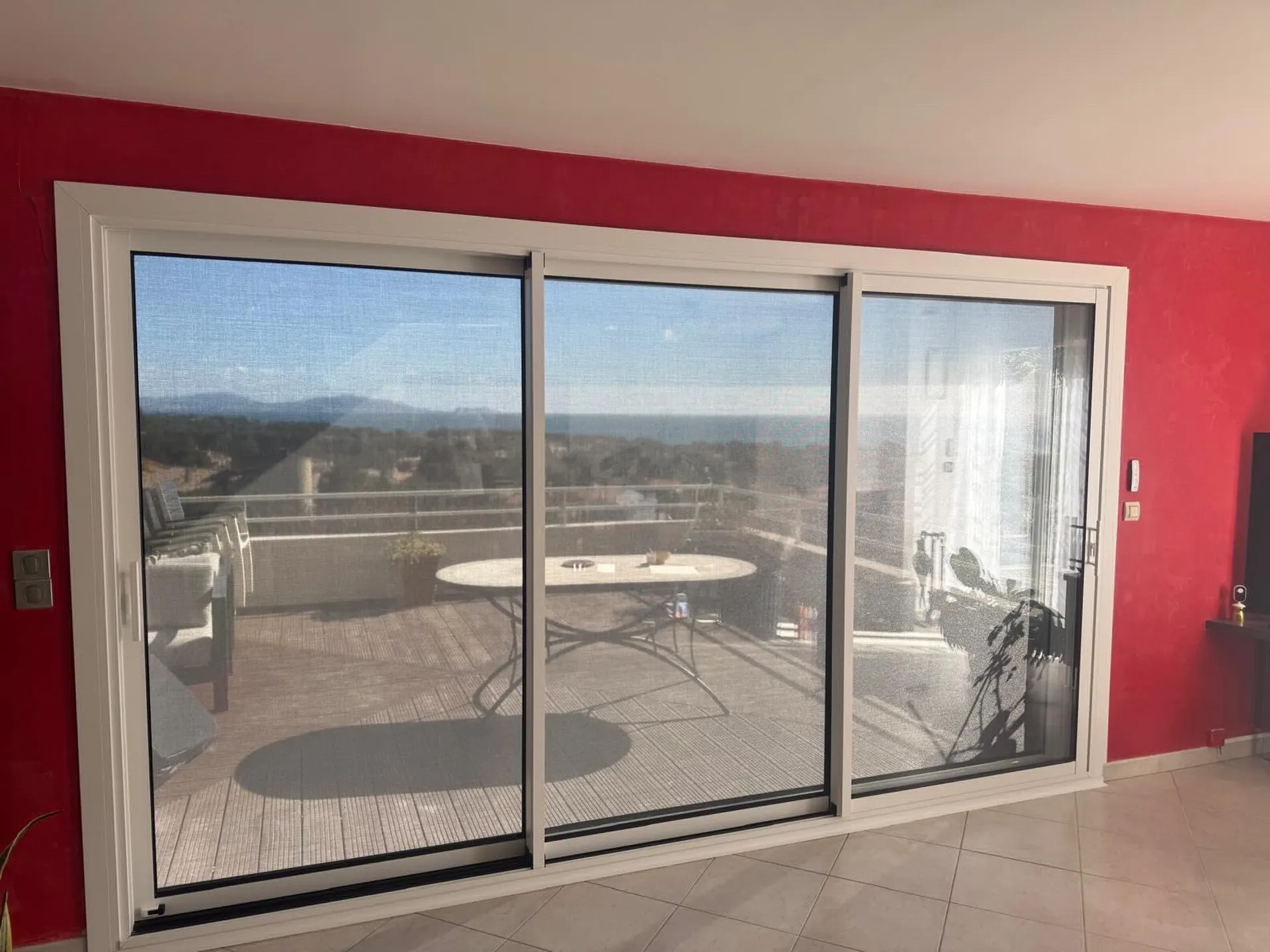 Remplacement d'une baie vitrée coulissante sur mesure en aluminium à Sausset-les-Pins près de Marignane