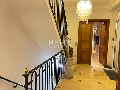 Maison à 7 minutes du centre de Saint Germain en Laye 10 pièces 410 m2 sur terrain de 3700 m2 avec piscine intérieure 8x4m très belles prestations