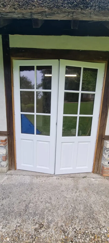 PEINTURE VELOURS DANS PIÈCE HUMIDE, SAUNA, HAMMAM..ET SATURATEUR SUR BOISERIE AUTOUR DE BOURG ACHARD 