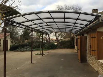 TONNELLES FABRIQUEES SUR MESURE EN FER FORGE DANS LE 13