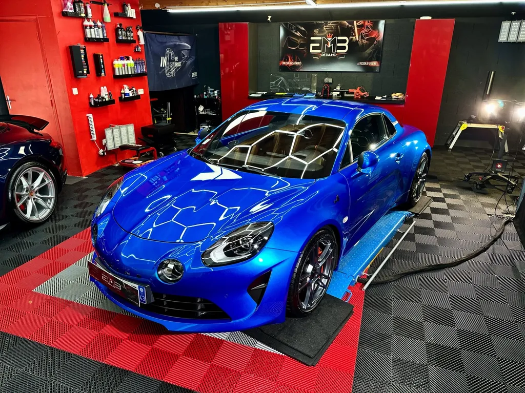 film de protection PPF alpine A110 Lyon traitement céramique protection carrosserie voiture de sport