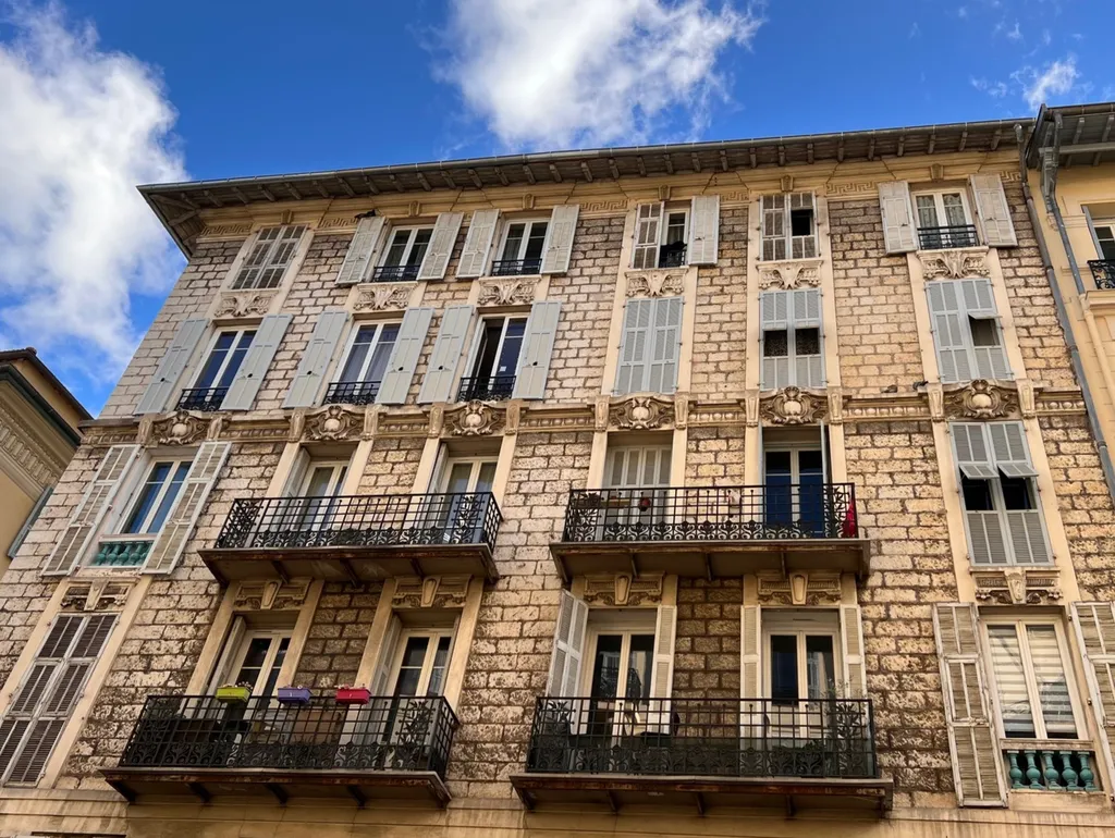 Volets battants aluminium NEAUNA persiennés Portissols et Pilettes en rénovation à Nice