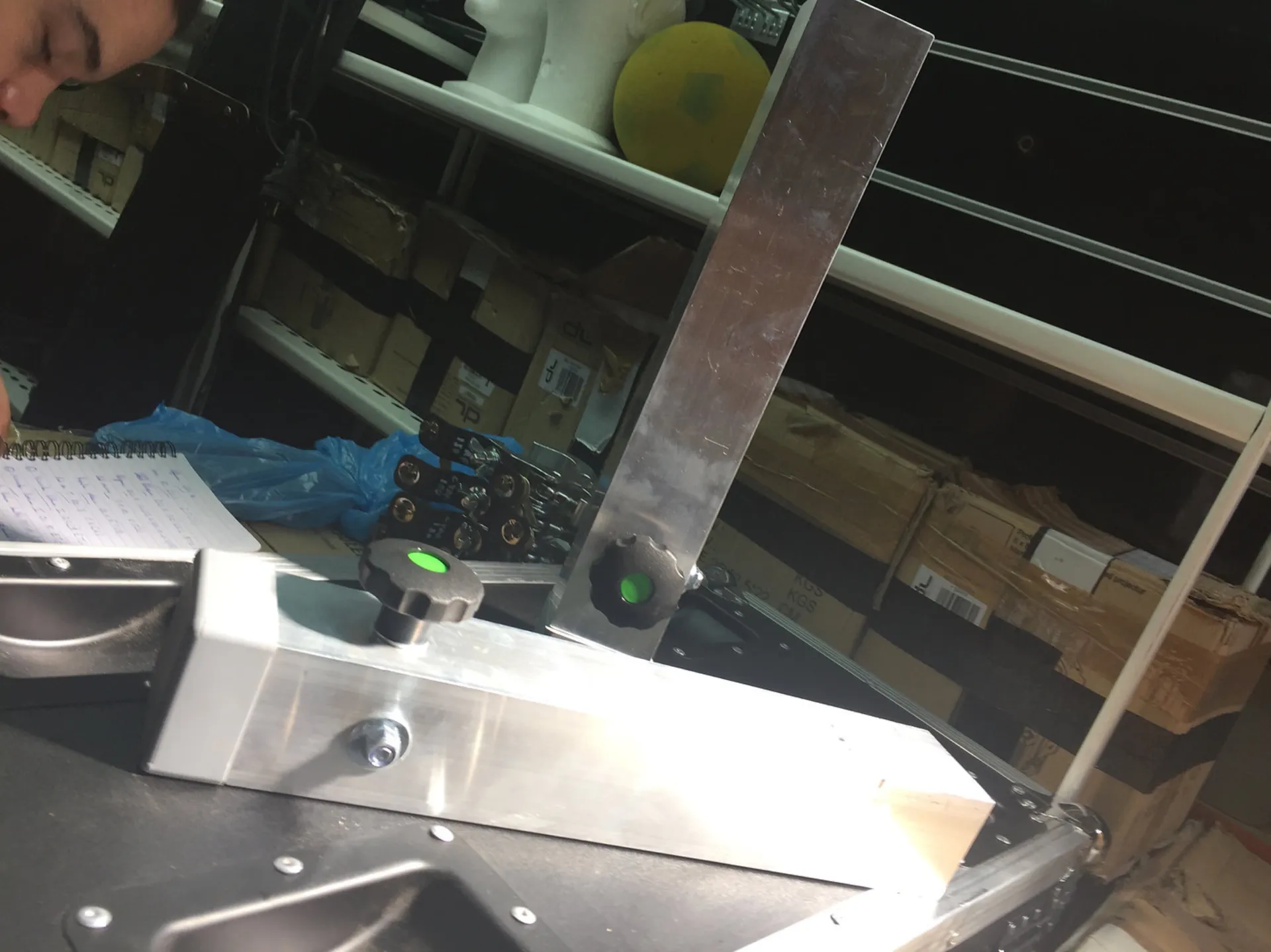 PIEDS TELESCOPIQUE 40 A 60CM POUR PODIUM LOT DE 4