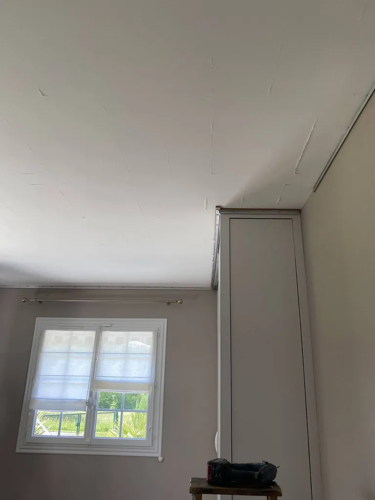 Réparer ou masquer des fissures de plafond sans refaire tout le plafond à l'enduit : la solution idéale - Plafonds Tendus Occitans Auch