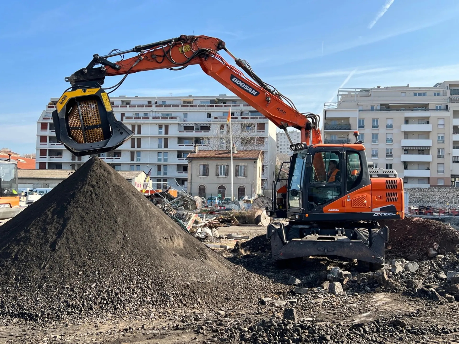 Location engins TP GIES avec chauffeur