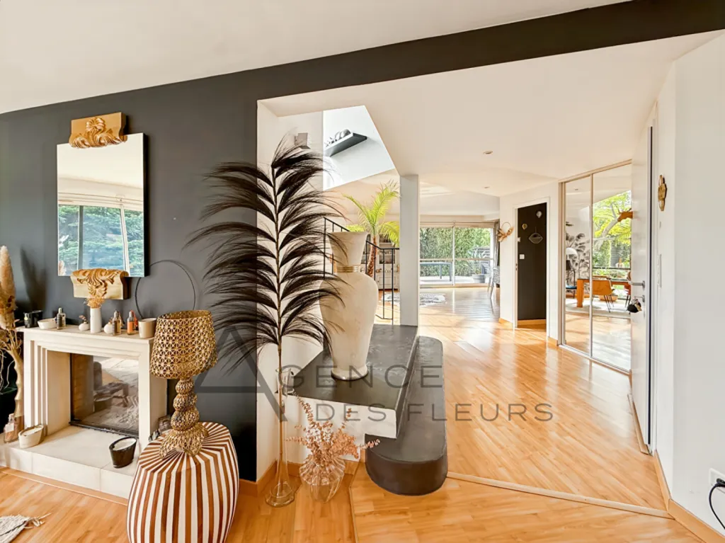 A vendre, maison d'architecte d'exception de 235 m² sur un terrain de 1300 m² située à La Londe