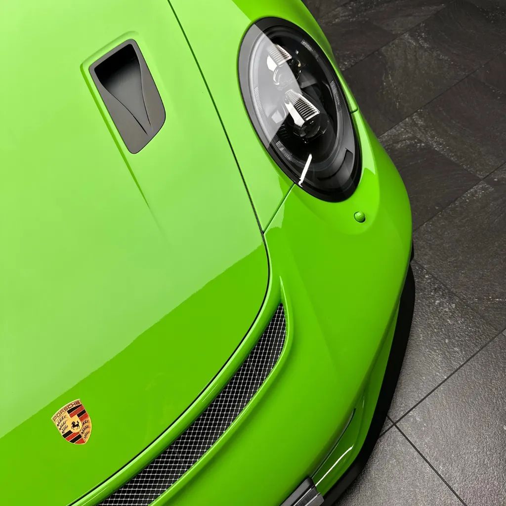 Entretien intérieur sur une Porsche 911 991 GT3 RS à Le Mans (72)
