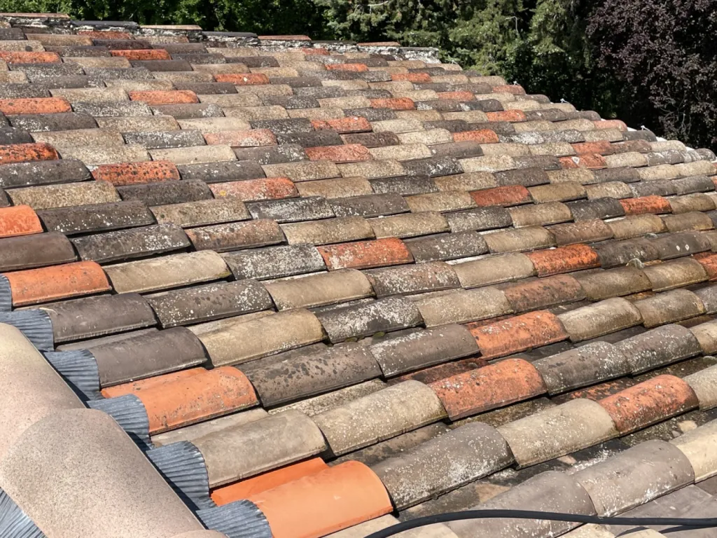 passage anti-mousse sur tuiles sur martigues