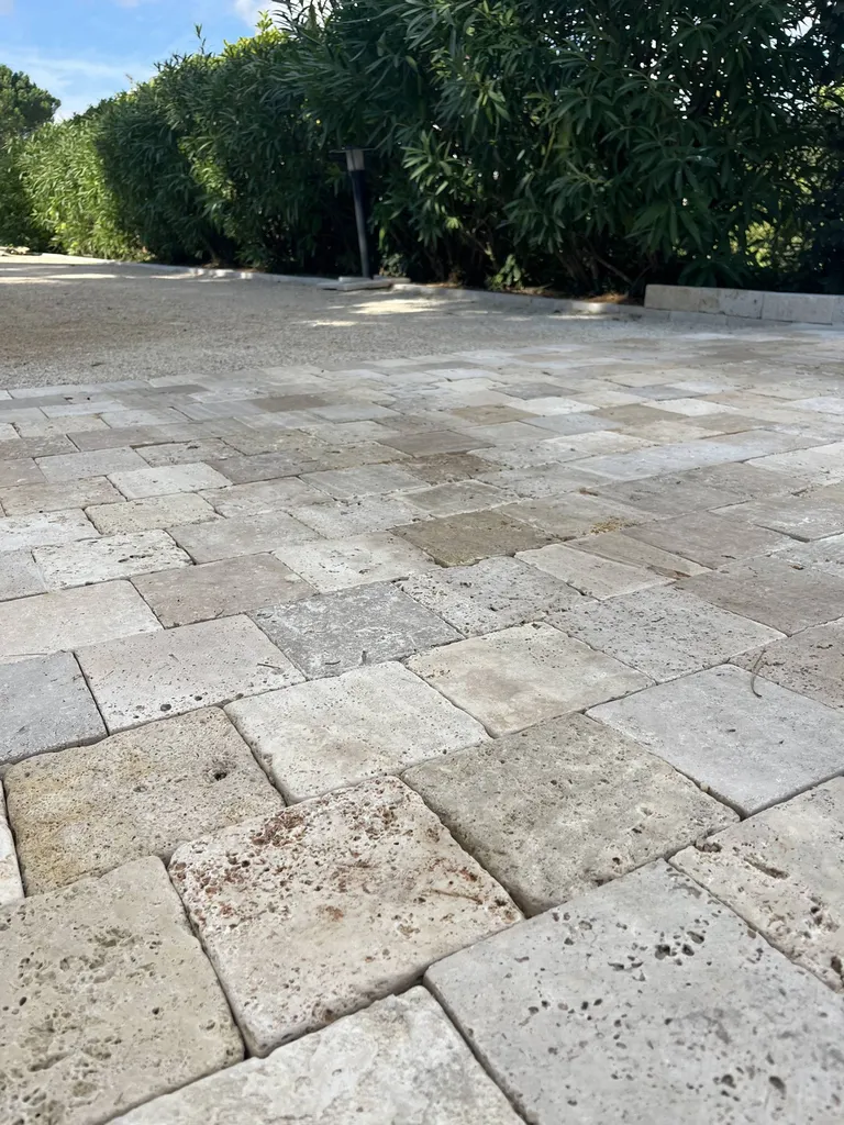 PAVES TRAVERTIN BEIGE RUSTIC 15X15X3CM