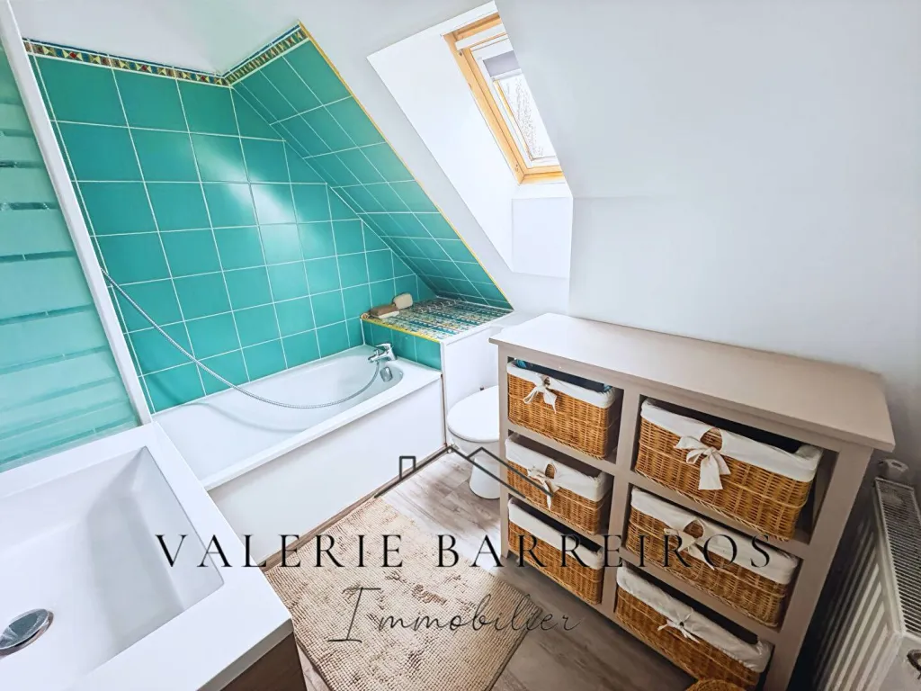 Charmante maison de 120 m² édifiée sur un terrain de 577 m² à vendre sur la commune de TOURVILLE LA RIVIERE 76410