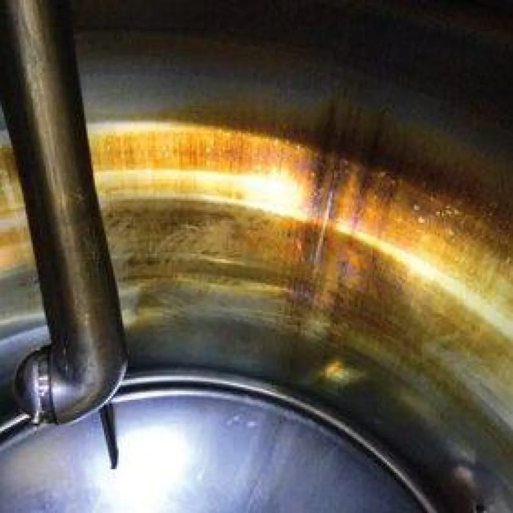 AVANT - Le derouging permet d'éliminer les phénomènes d'oxydation sur les surfaces en inox