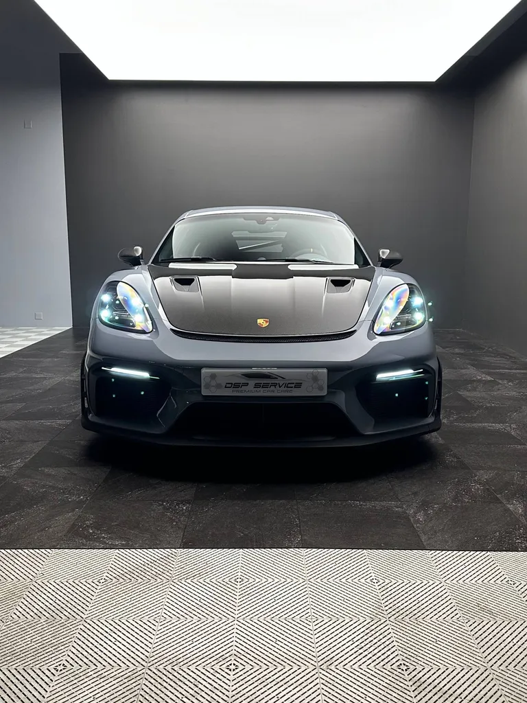 Lustrage sur une Porsche 718 Cayman GT4 RS à Le Mans (72)