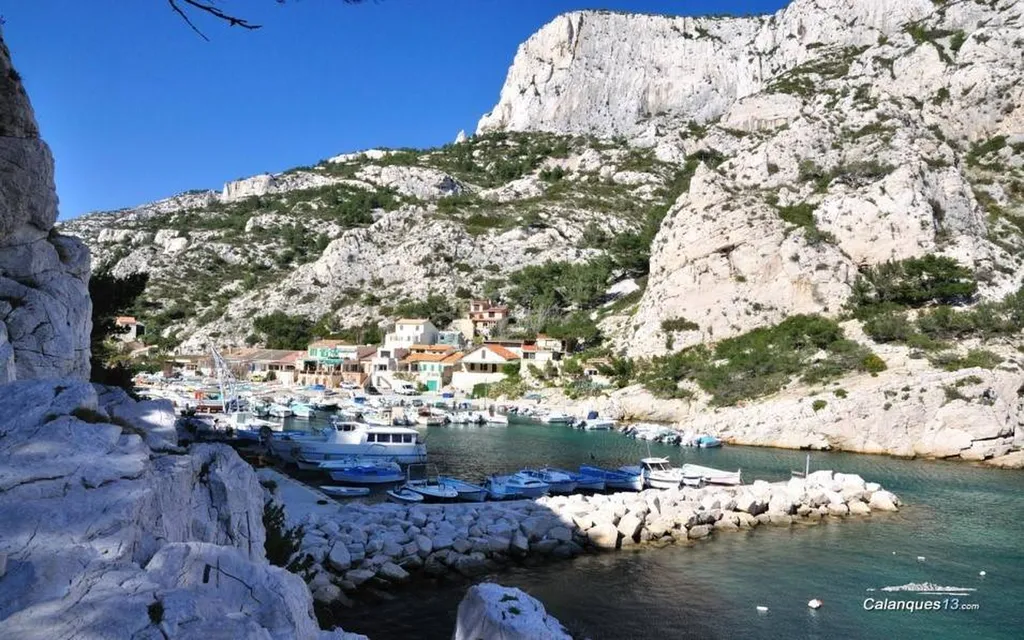 Découvrez la beauté naturelle et authentique de la Calanque de Morgiou avec l’Eden Boat.