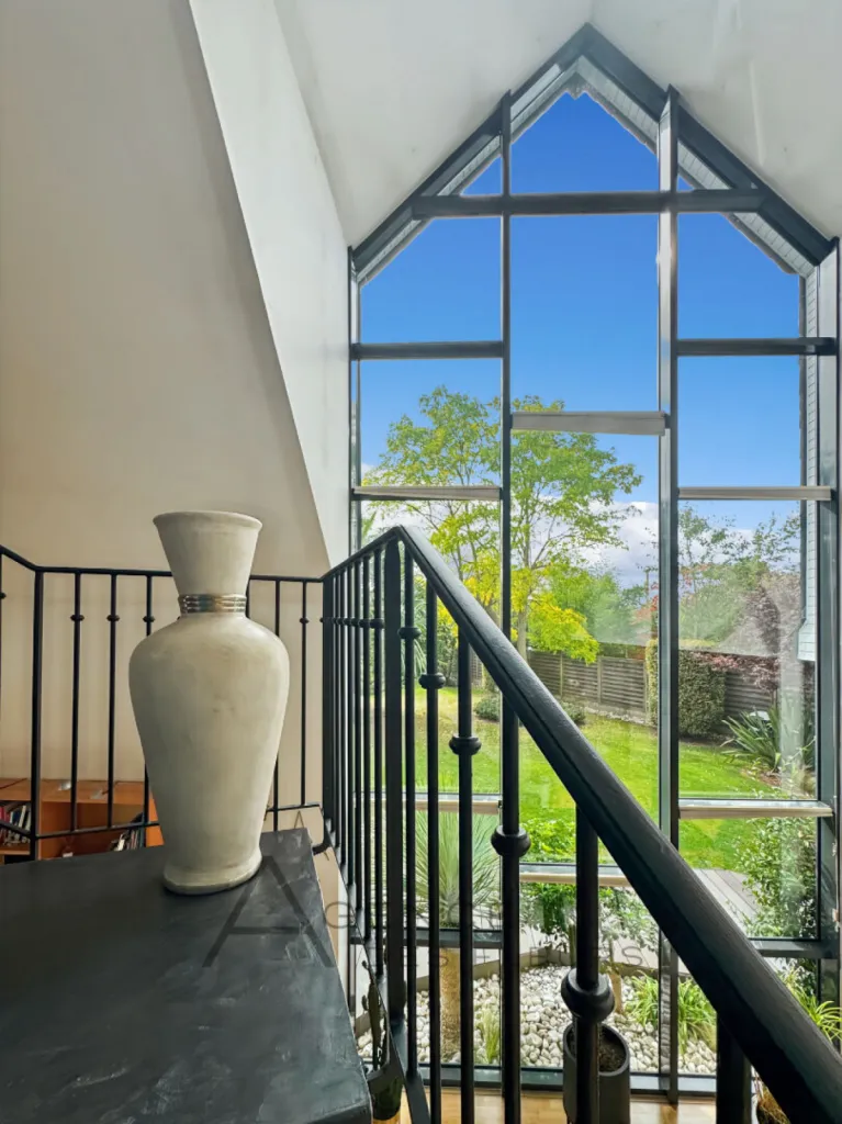 A vendre, maison d'architecte d'exception de 235 m² sur un terrain de 1300 m² située à La Londe