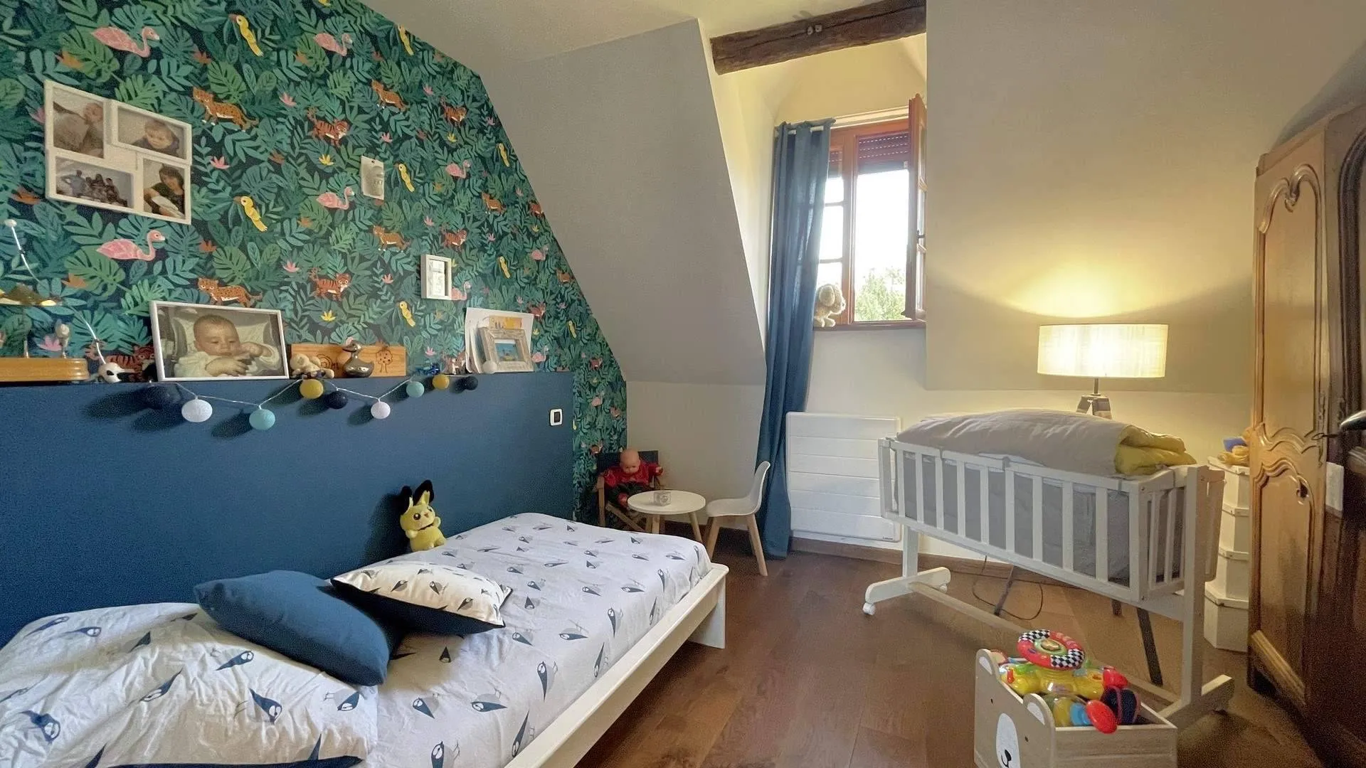 Propriété avec cachet à vendre en Seine-Maritime : Une maison principale avec 3 chambres, bureau, salle de bains et sous-sol.