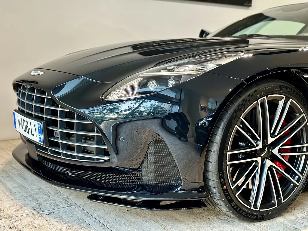 film plastique protection carrosserie film PPF Lyon traitement céramique DETAILING carosserie Aston Martin DB12 