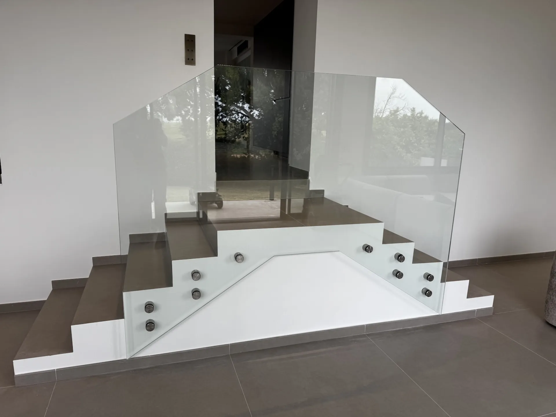 Fabrication et pose de garde-corps en verre feuilleté trempé à Villette-d’Anthon près de Meyzieu