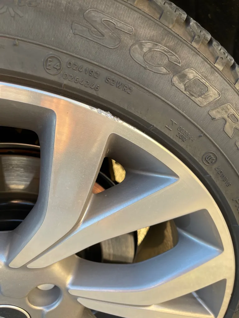 Accrochage à La Ciotat sur un Range Rover Vogue réparé à Carnoux dans notre atelier spécialisé en carrosserie SUV haut de gamme