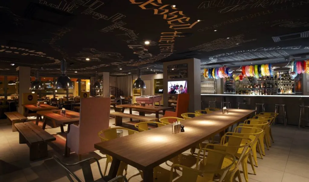 Restaurant et hôtel design à Marseille le Mama Shelter