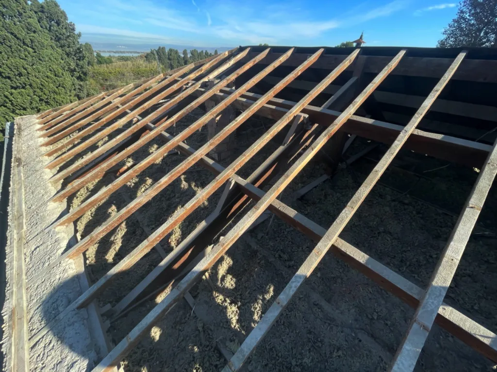 Intervention des couvreurs sur un changement de toiture de maison sur Châteauneuf-les-Martigues près de Martigues