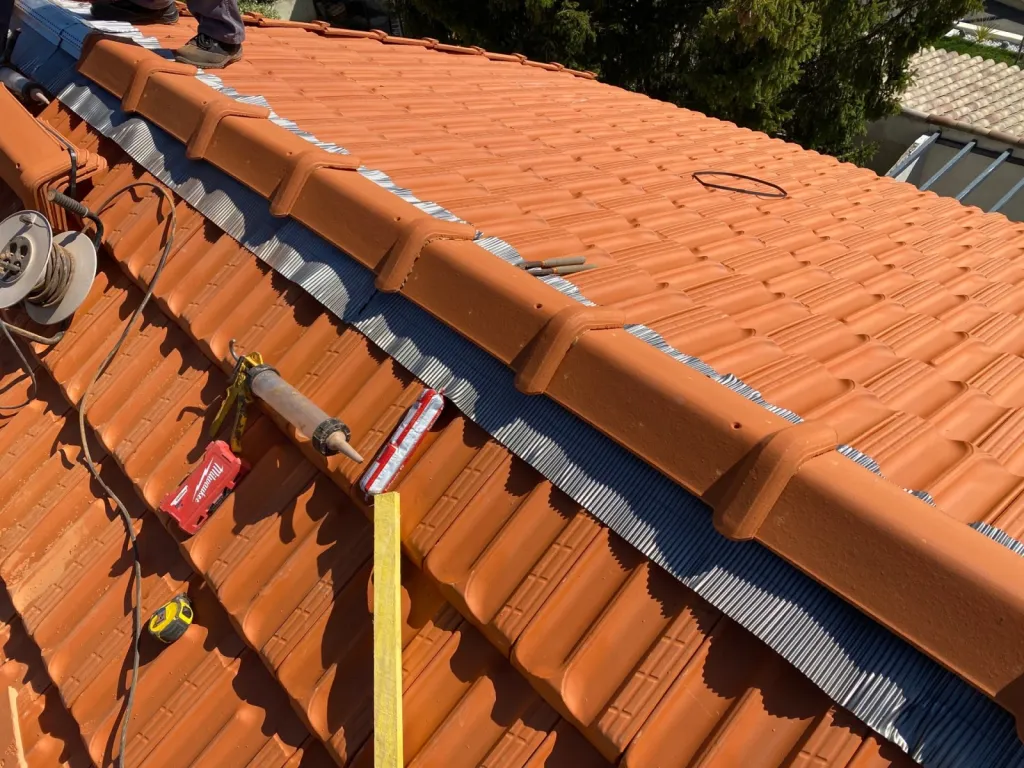Changement d’une toiture tuiles plates de Marseille sur Gréasque près de Aix en Provence