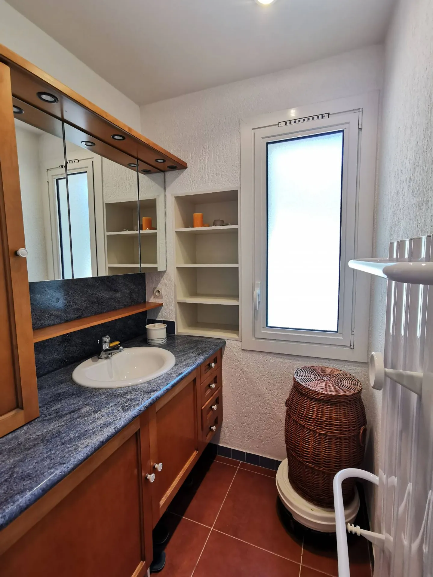 A VENDRE Cassis en front de mer avec terrasse, solarium et bungalow 