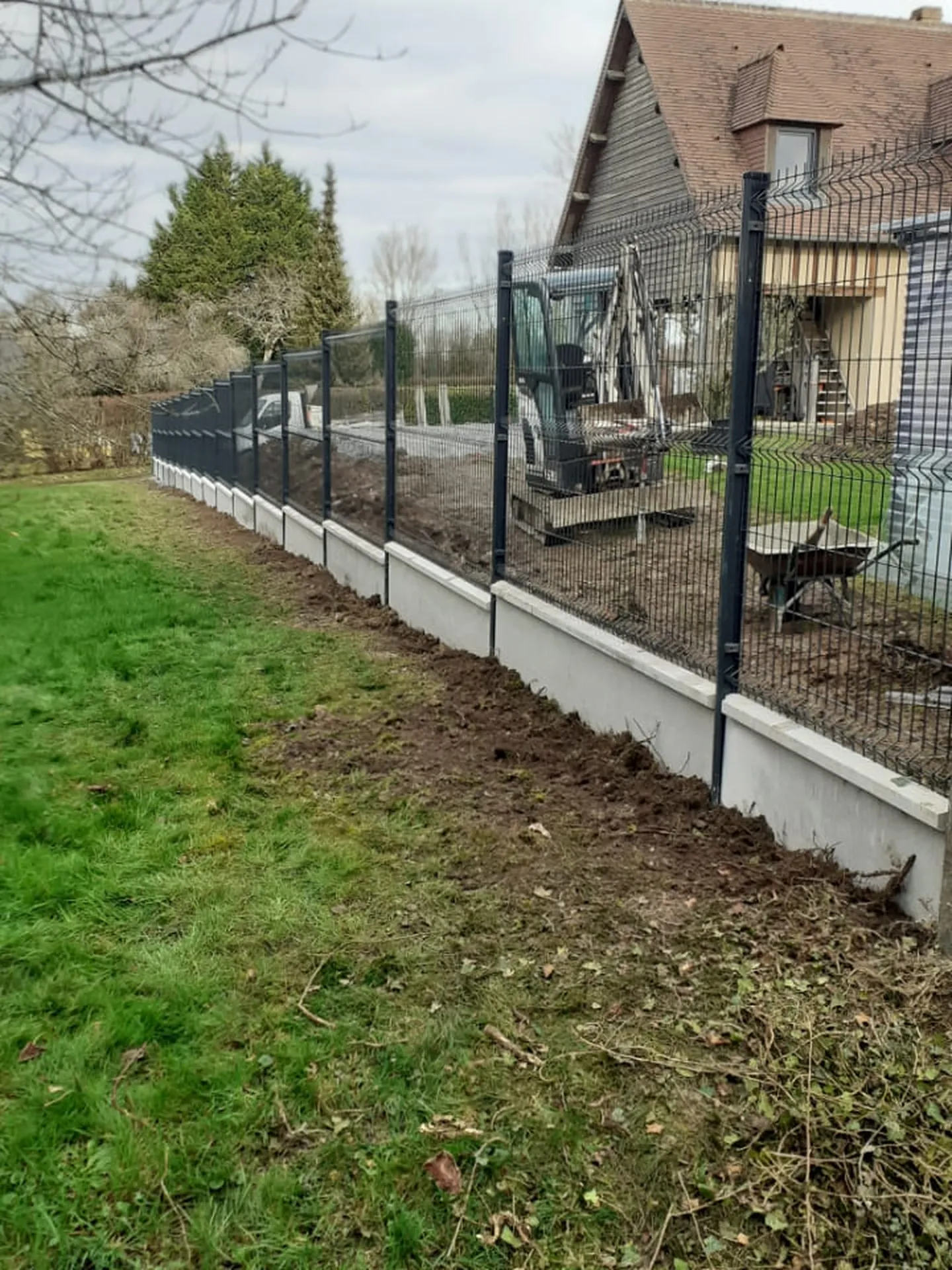 Installation de Clôture Treillis Soudé Rigide, Modèles Standard et Esthétique pour Particuliers à Beuzeville dans l'Eure 27