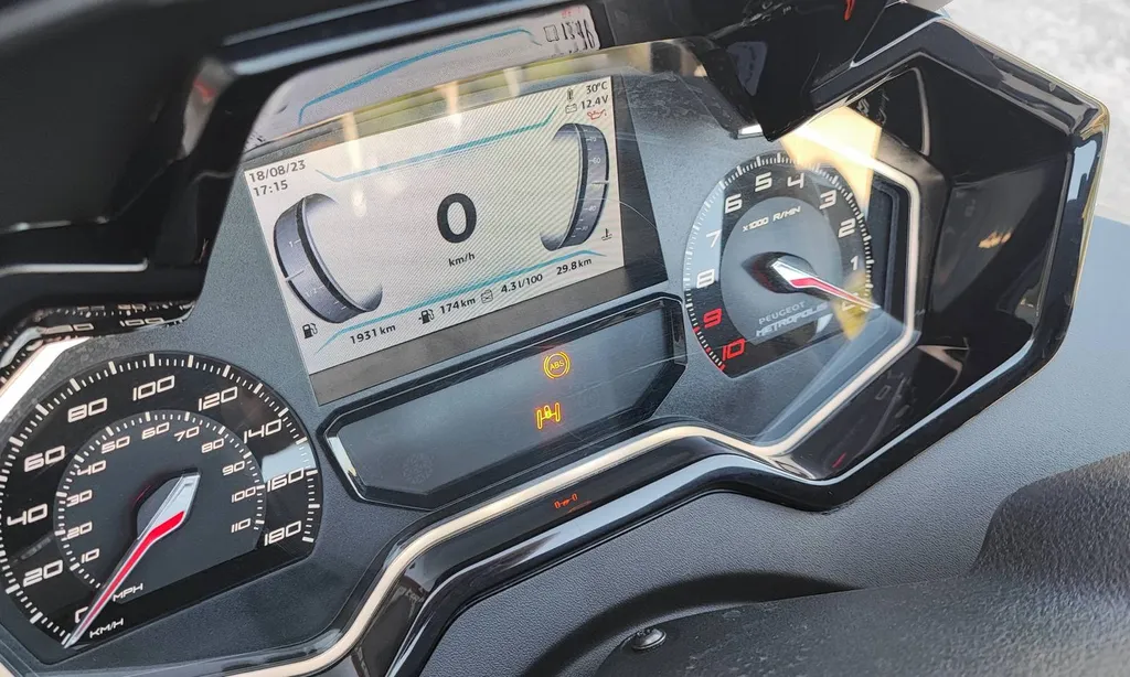PEUGEOT METROPOLIS SW du 11/2022 avec 2000 km.