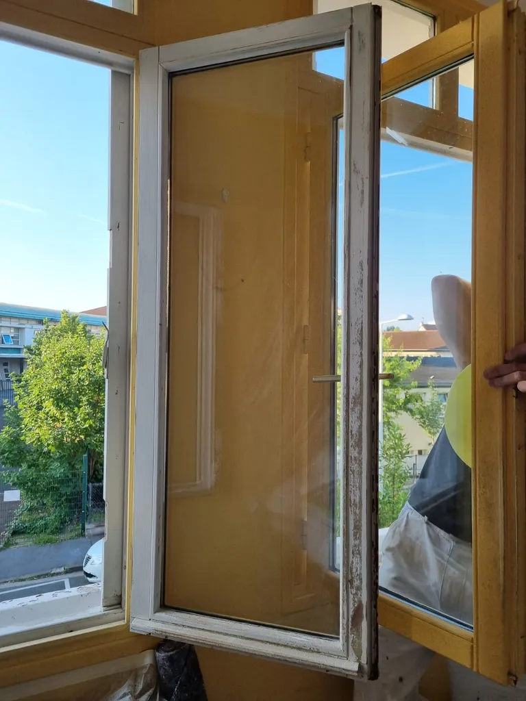 Rénovation des fenêtres extérieurs en bois et volets persiennes métallique en région parisienne 