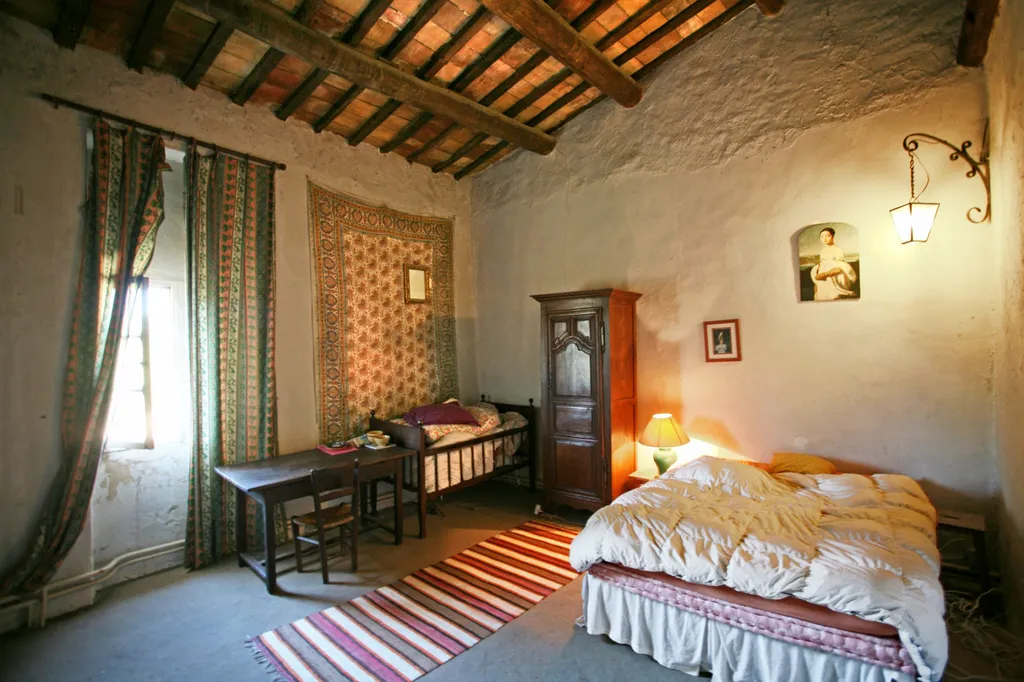 En vente, en Comtat Venaissin, demeure bourgeoise avec dépendances et piscine  