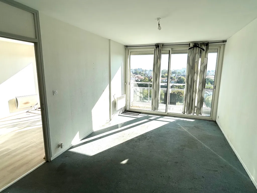 Agréable Appartement T2 dernier étage à rénover Bordeaux Caudéran