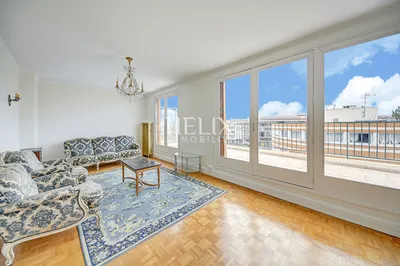 Magnifique appartement en dernier étage avec terrasse et ascenseur au Vésinet