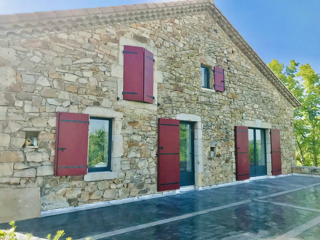 Pose de volets en fibre de verre secteur du Pont du Gard