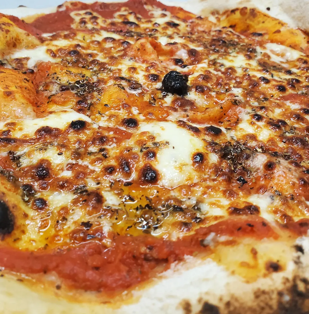 où manger un dimanche soir une pizza une salade un dessert à  Salon-de-Provence