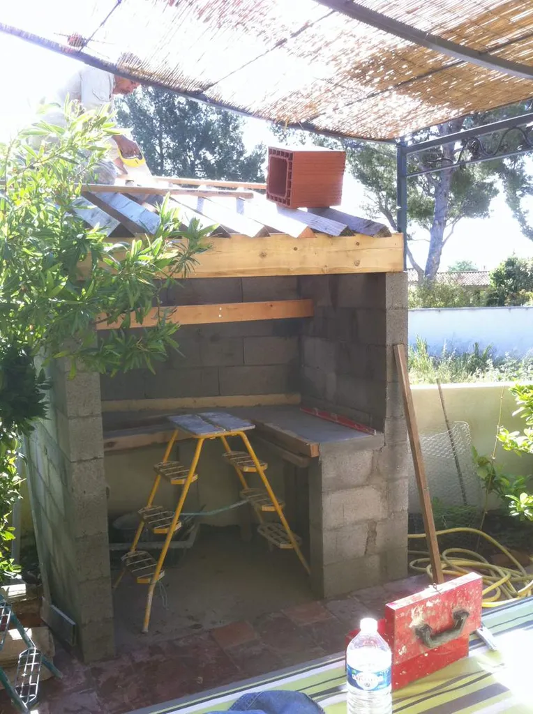 Réalisation d'un barbecue maçonné à Salon de Provence
