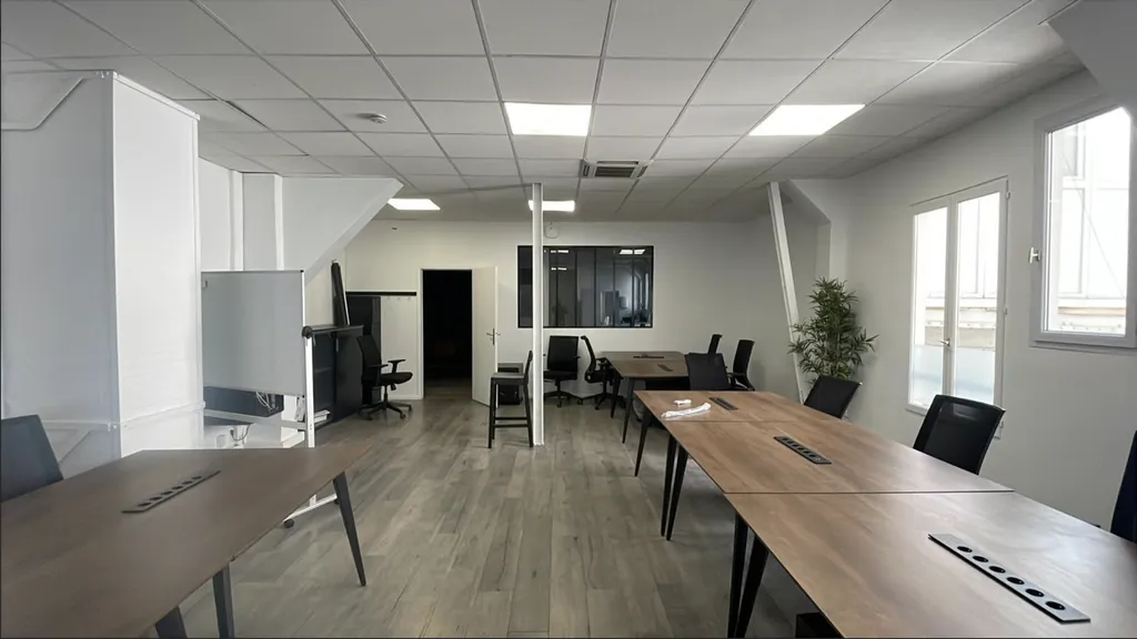 Location - Bureau 95 m², Château d'Eau, Rue du Faubourg Saint-Martin 75010 PARIS